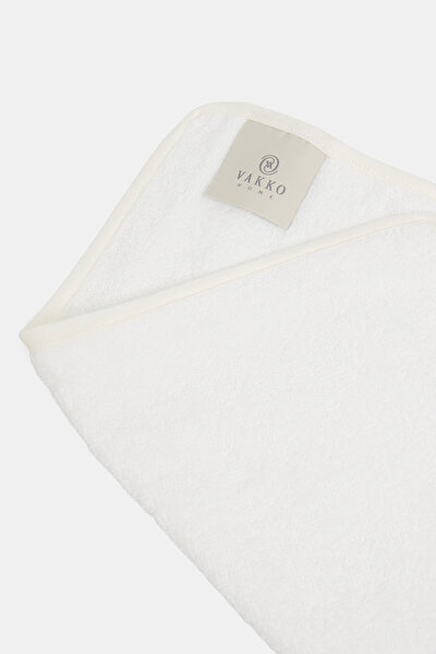 POUCH WITH TOWEL 3
