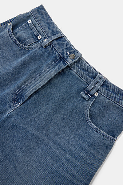 STRAIGHT LEG JEANS 3