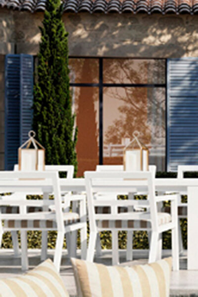 DINING TABLE 5