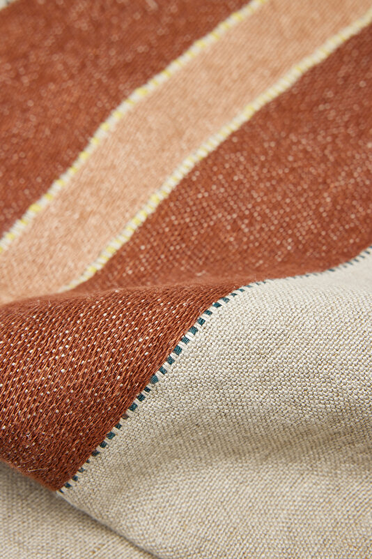 TABLECLOTH 3