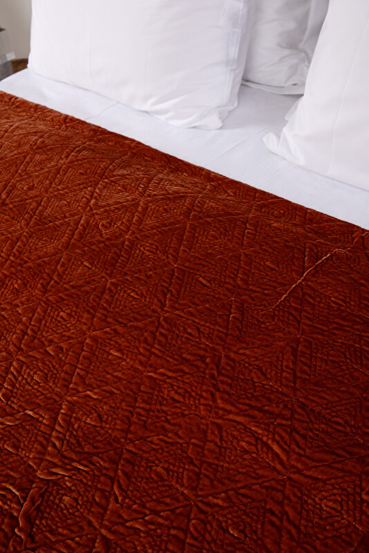 BEDSPREAD 4