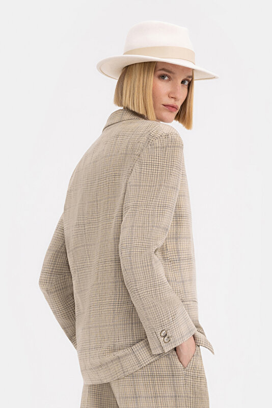 GREY JACKET 4