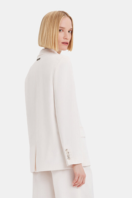 CREAM JACKET 4