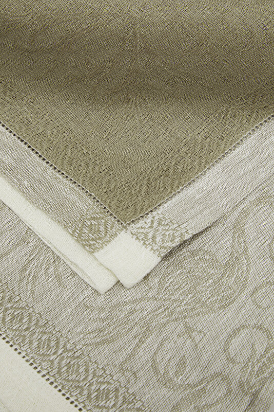TABLECLOTH 3