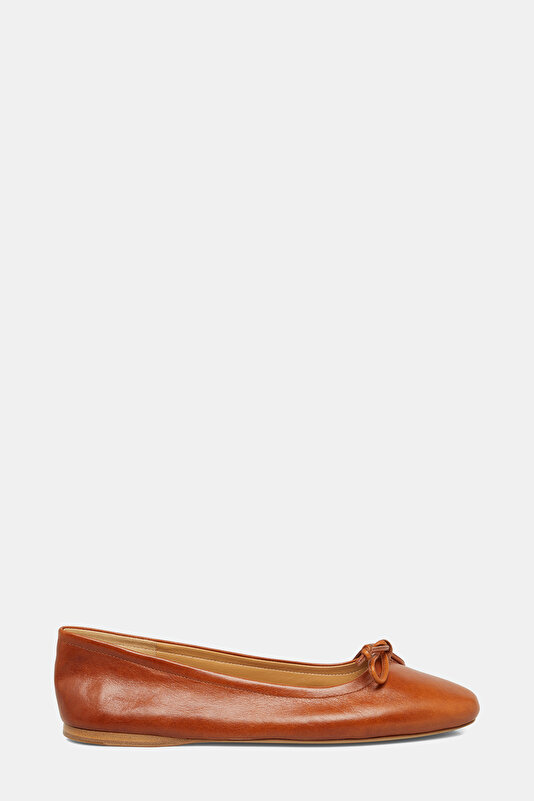 TAN FLAT SHOES