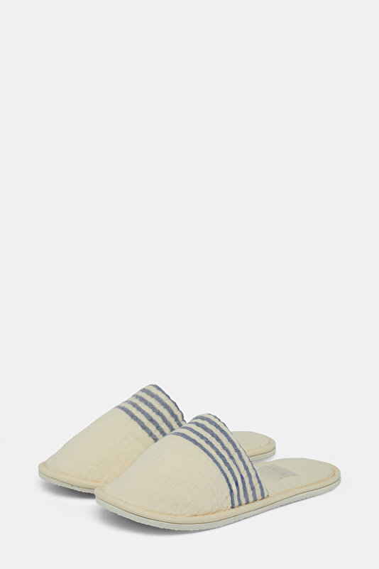 SLIPPERS 2