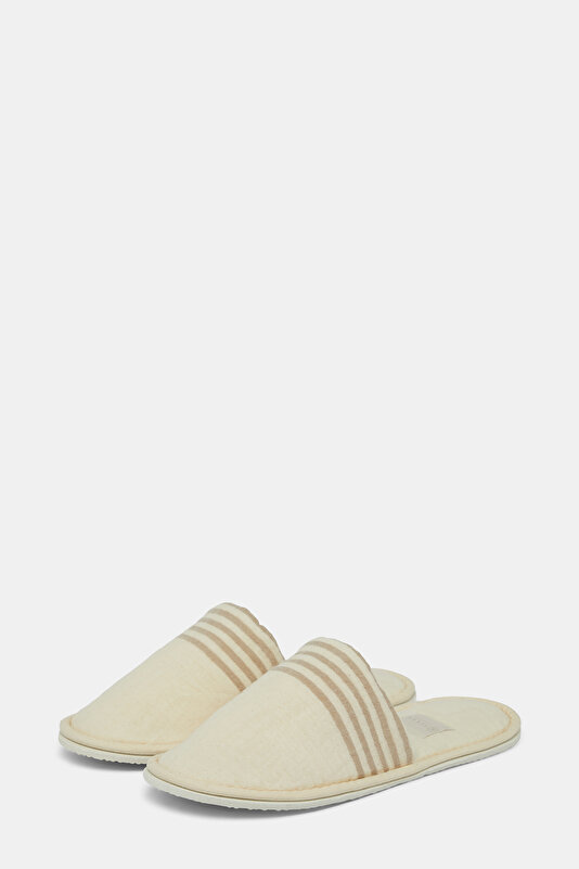 SLIPPERS 2