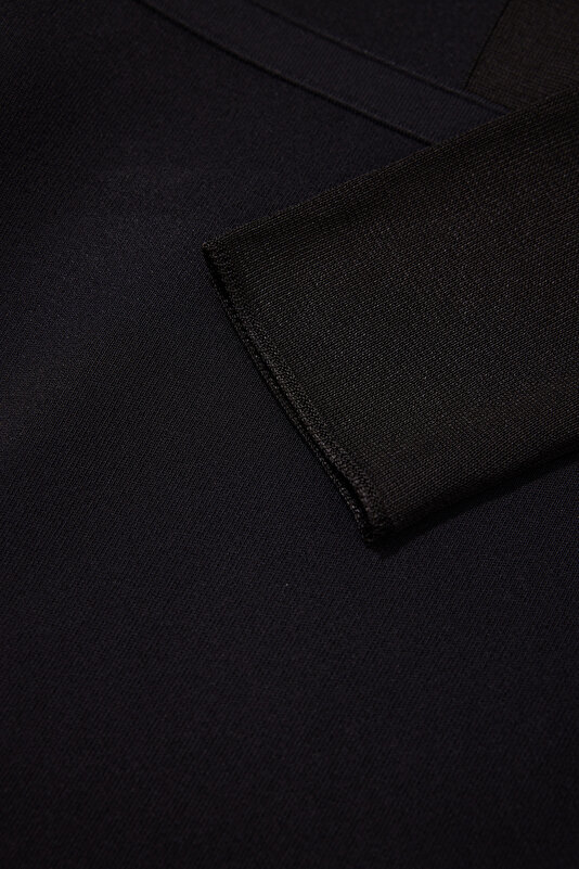 BLACK BODY 4
