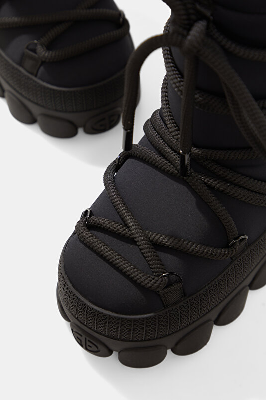 BLACK BOOT 4