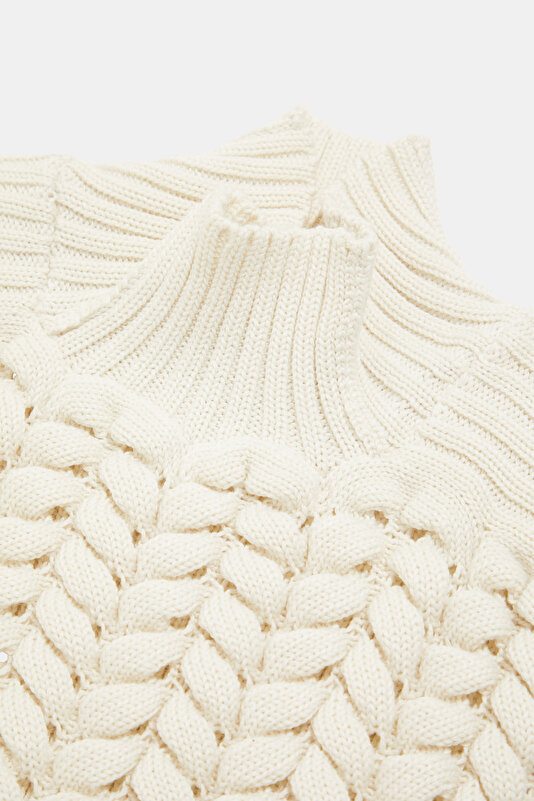 ECRU SWEATER 3