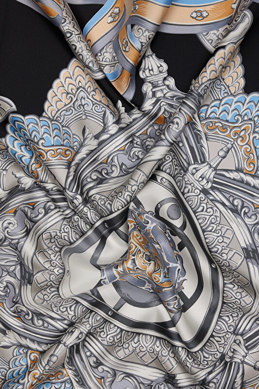KUM ÇİÇEK DESENLİ TWILL EŞARP 2