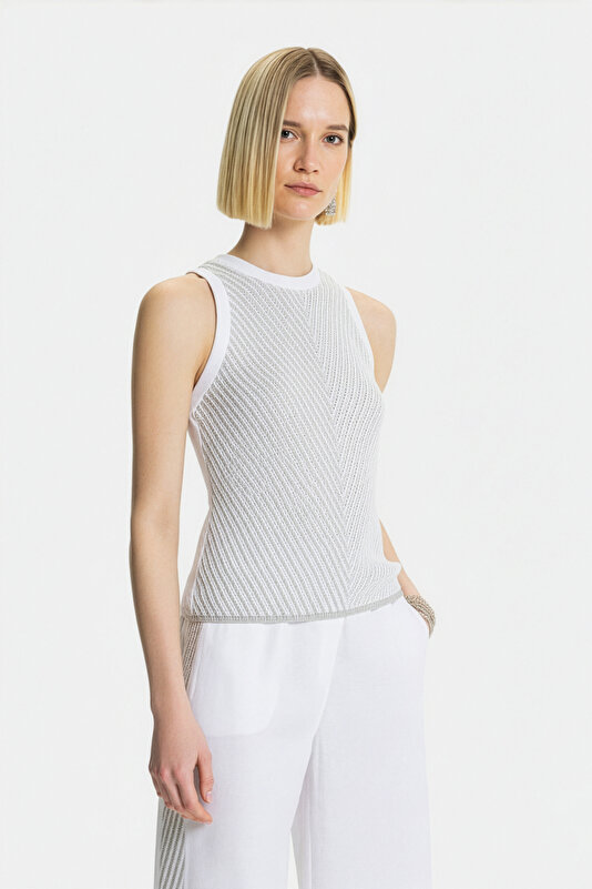 GREY BASIC / ROUND NECKLINE SLEEVELESS BLOUSE