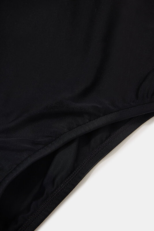 BLACK SWIMSUIT 4