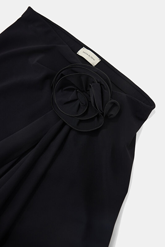 BLACK SKIRT 3
