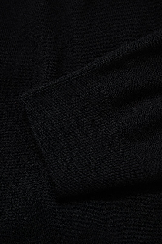 BLACK POLO NECK TRICOT 4