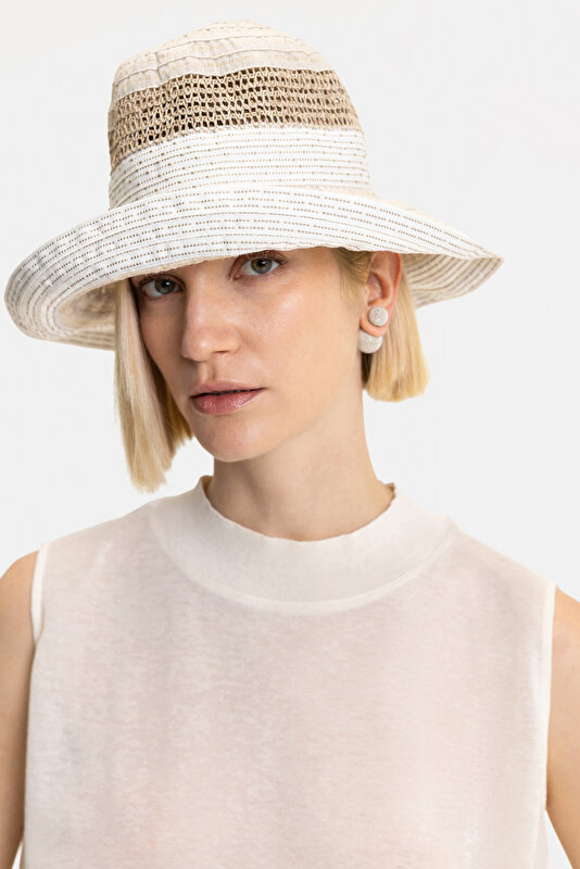 WHITE BASIC / ROUND NECKLINE SLEEVELESS BLOUSE 3