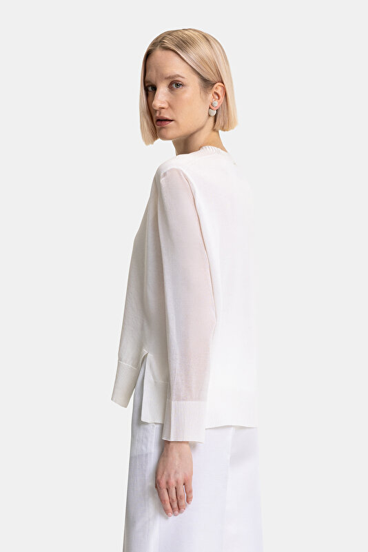 WHITE V NECK TRICOT 2