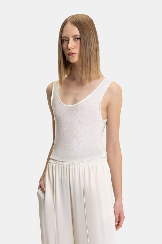WHITE CLEAVAGE SLEEVELESS BLOUSE