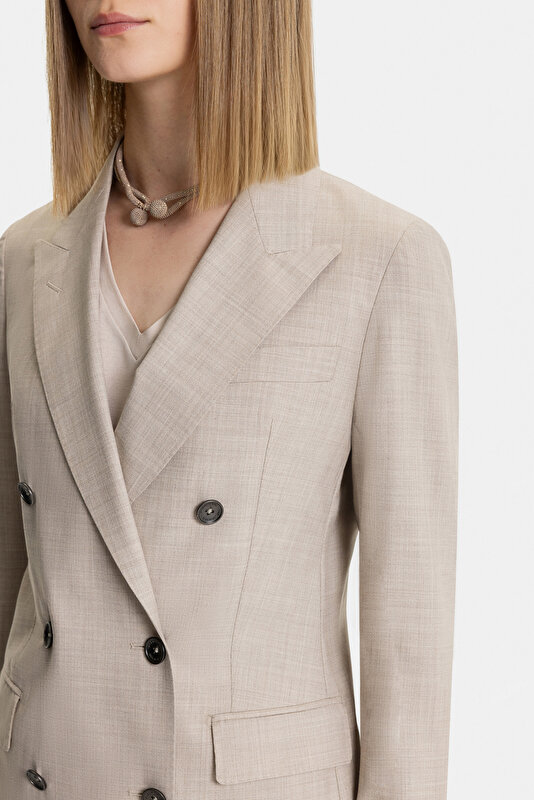 BEIGE SWALLOW COLLAR JACKET 3
