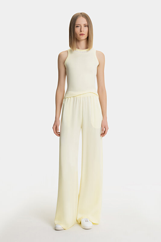 YELLOW BASIC / ROUND NECKLINE SLEEVELESS TSHIRT 3