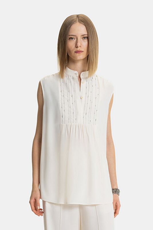 ECRU UPRIGHT COLLAR SLEEVELESS BLOUSE
