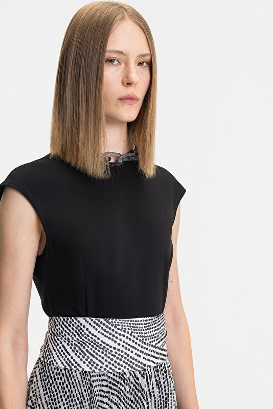 WHITE SLEEVELESS MIDI DRESS 4