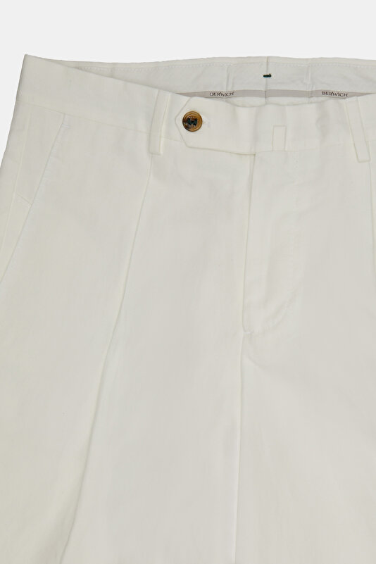 WHITE COTTON/LINEN BERMUDA 3