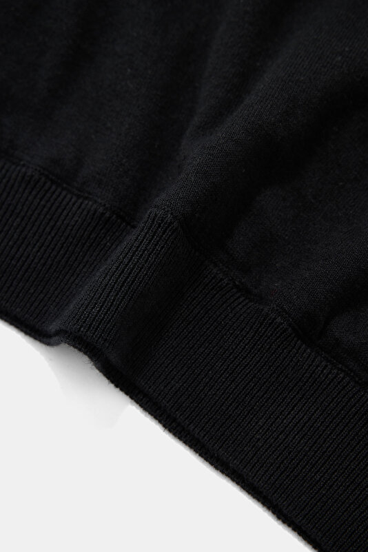 BLACK SURPLICE NECKLINE (CROSS-OVER NECKLINE) SLEEVELESS BLOUSE 4