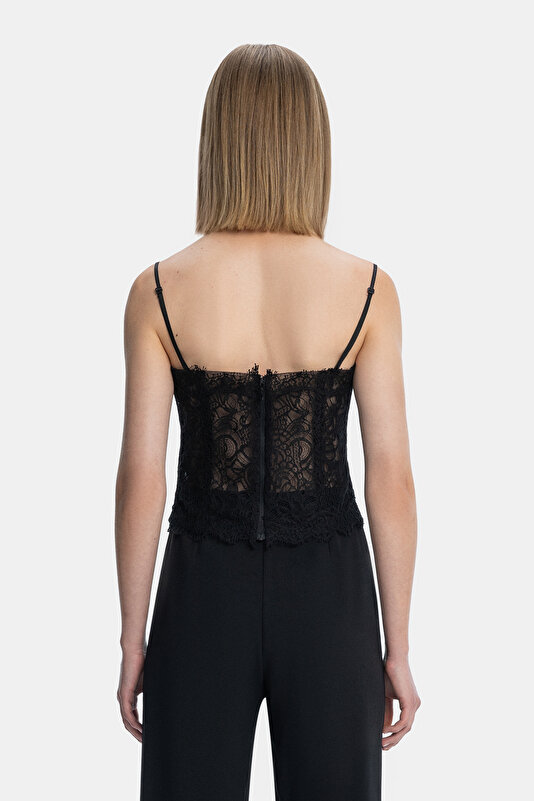 BLACK CLEAVAGE SLEEVELESS BLOUSE 2