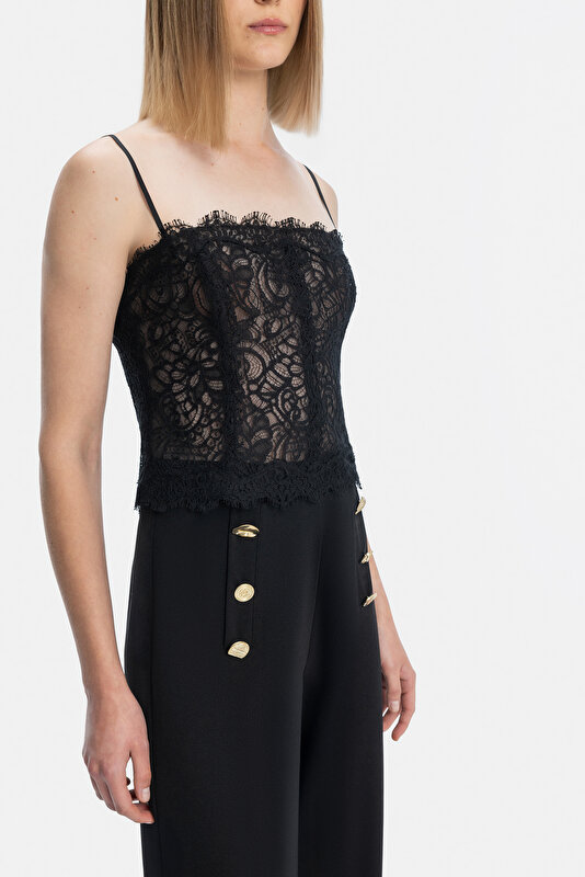 BLACK CLEAVAGE SLEEVELESS BLOUSE 3