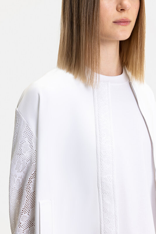 WHITE BASIC / ROUND NECKLINE SWEATSHIRT 3