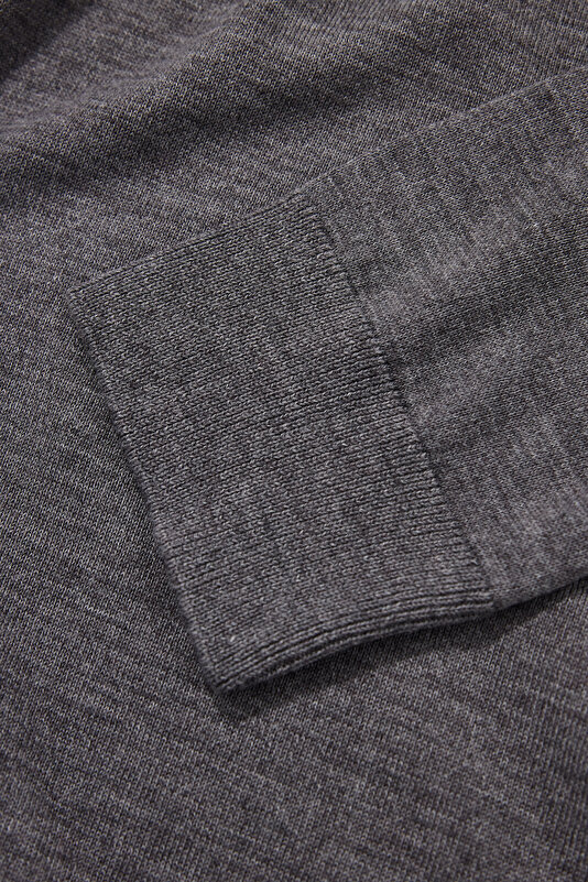 GREY UPRIGHT COLLAR TRICOT 4