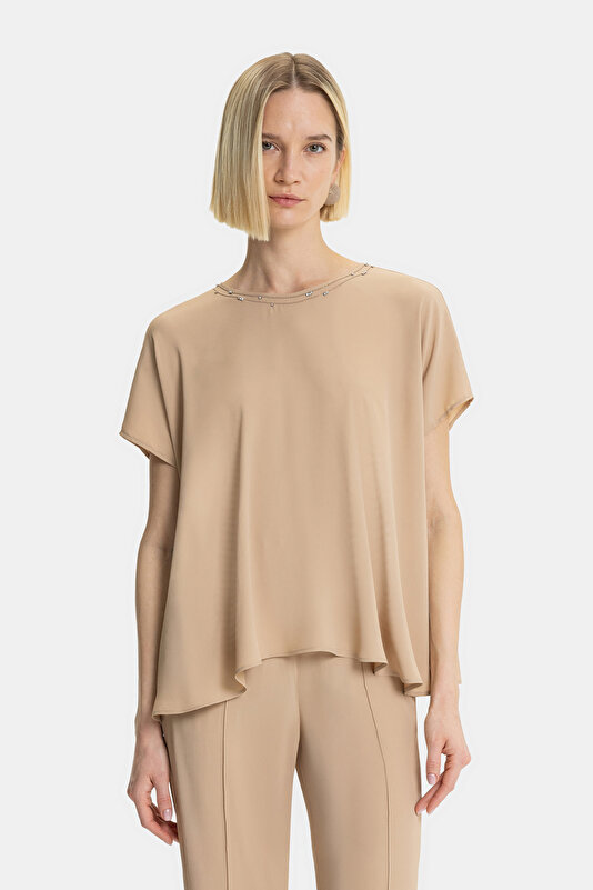DARK BEIGE BASIC / ROUND NECKLINE SHORT SLEEVE BLOUSE