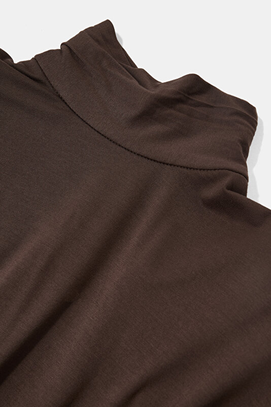 BROWN TURTLENECK BODY 3
