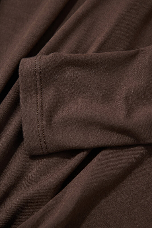 BROWN TURTLENECK BODY 4