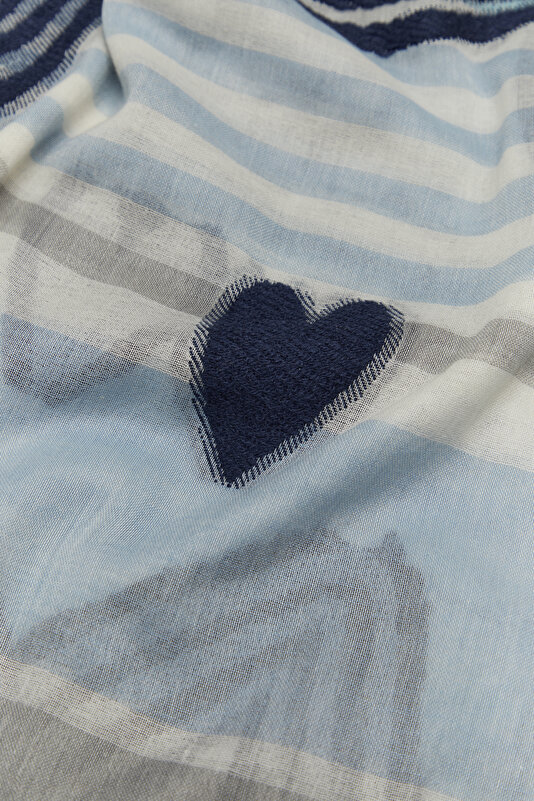BLACK HEART SHAWL 4