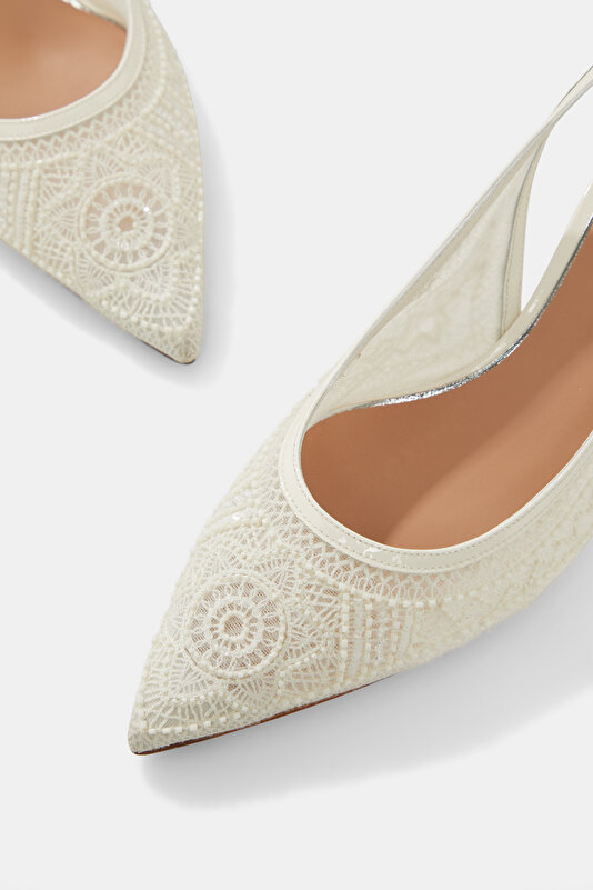 WHITE LACY LACE SHOE 4