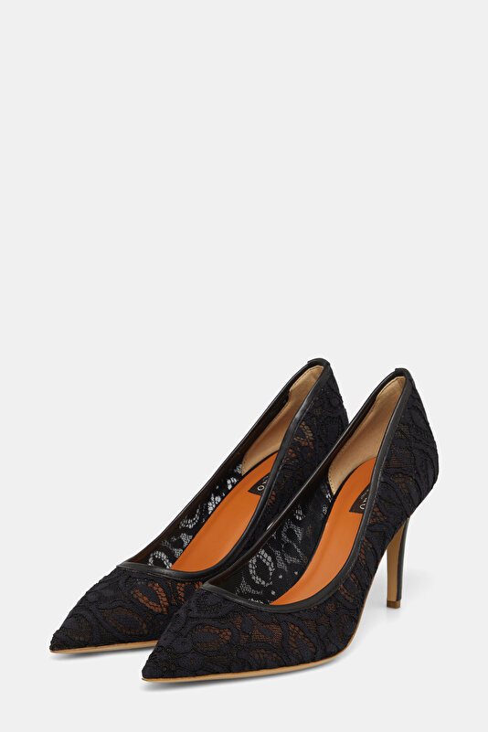 BLACK LACY LACE SHOE 3