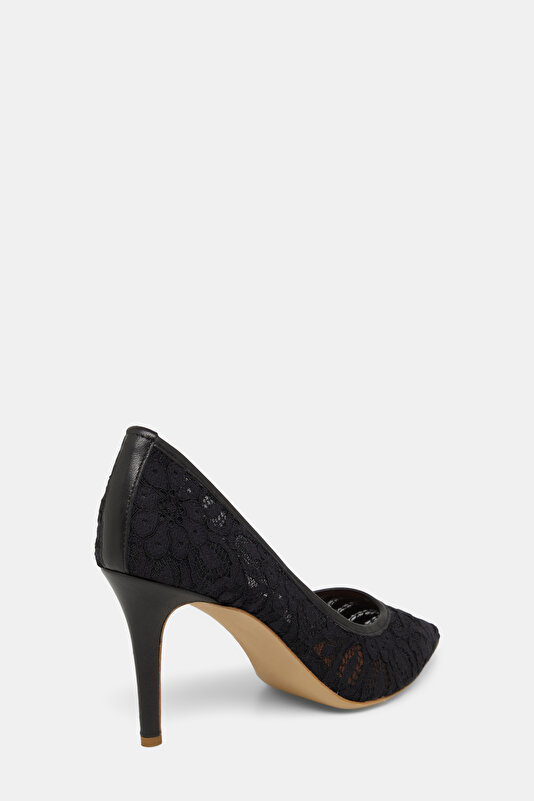 BLACK LACY LACE SHOE 4