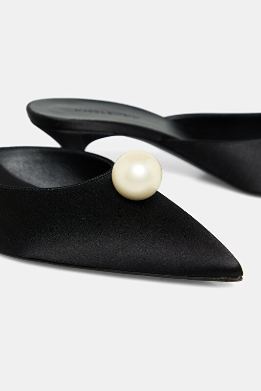 BLACK SHOE 4