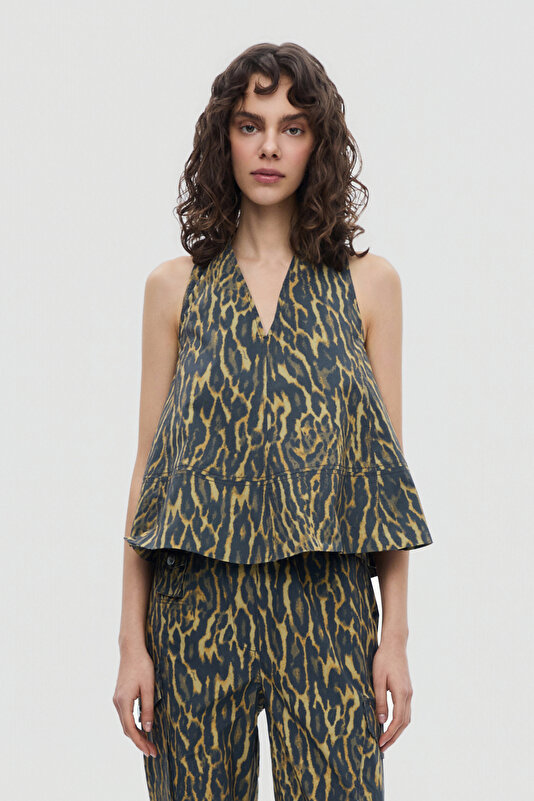 BLACK DESIGN FILLED SLEEVELESS BLOUSE