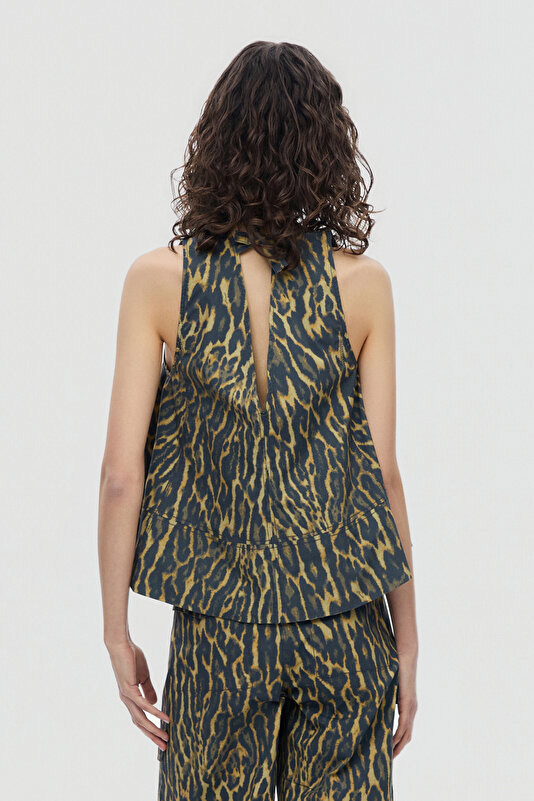 BLACK DESIGN FILLED SLEEVELESS BLOUSE 2