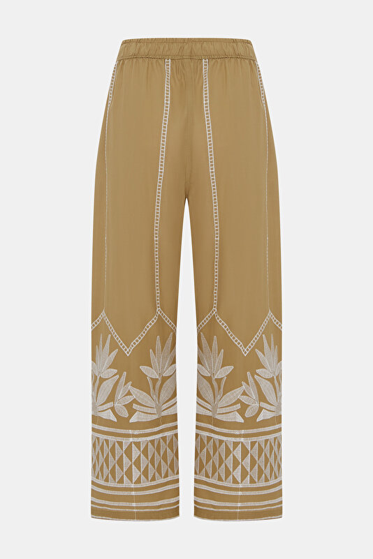 BEIGE TROUSERS 2