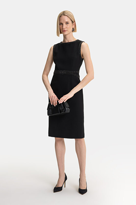 BLACK SLEEVELESS BELOW THE KNEE DRESS