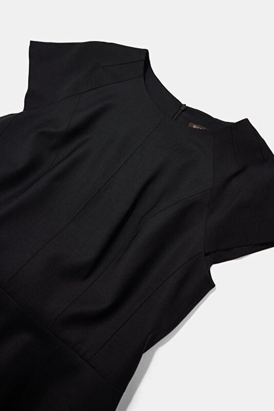 BLACK SHORT SLEEVE BELOW THE KNEE DRESS 3