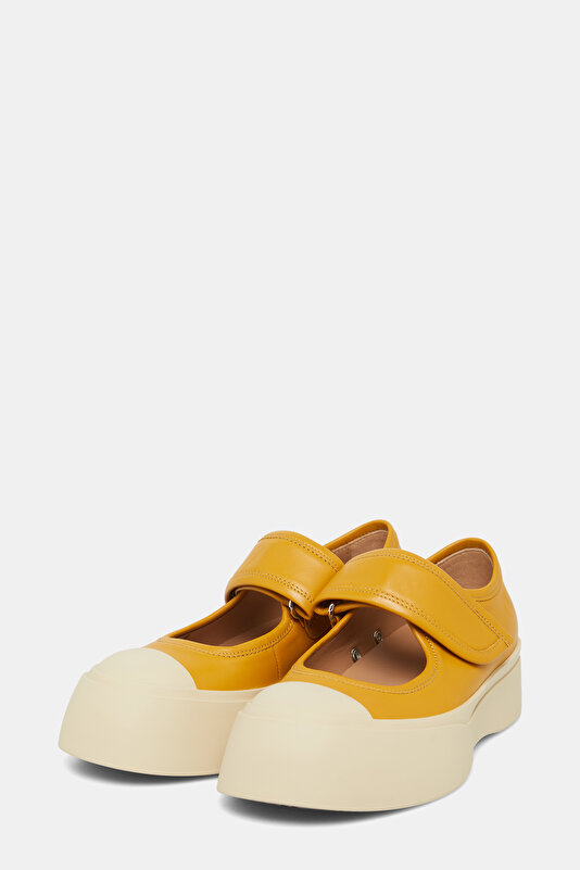 DARK YELLOW SHOE 2