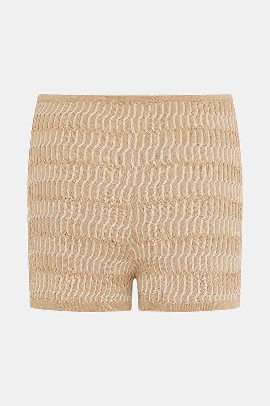 LIGHT BEIGE SHORTS 2