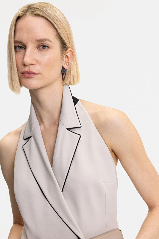 BEIGE SLEEVELESS ABOVE THE KNEE DRESS 3