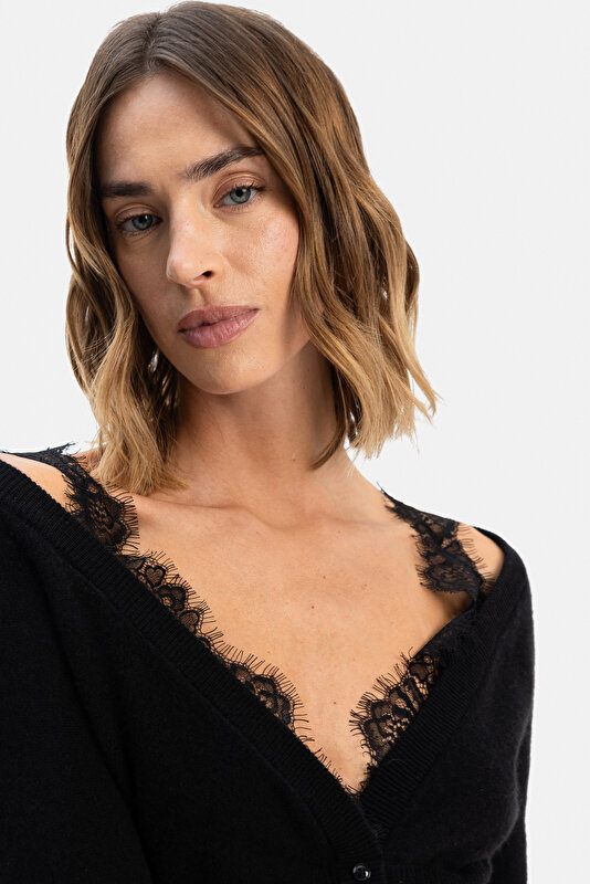 BLACK LACY TRICOT 3