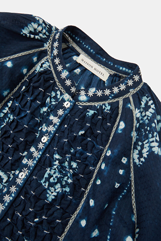 BLUE BLOUSE 3